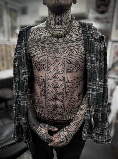 Explore the mesmerizing fusion of blackwork, ornamental, and tribal styles in this stunning pattern tattoo by Francesco Capro.