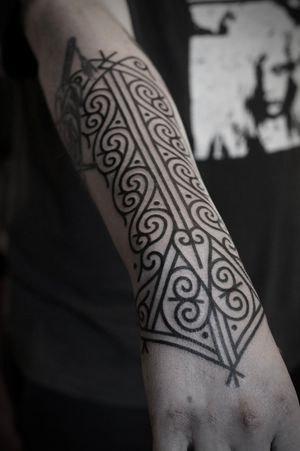 Elegantly designed ornamental tattoo featuring a stunning pattern by Francesco Capro.