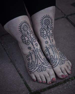 Elegant pattern design created with precision and skill. Perfect for those seeking a unique and detailed tattoo.