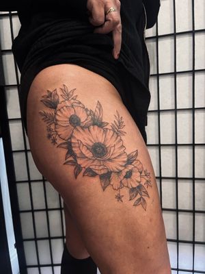 Poppies on the thigh