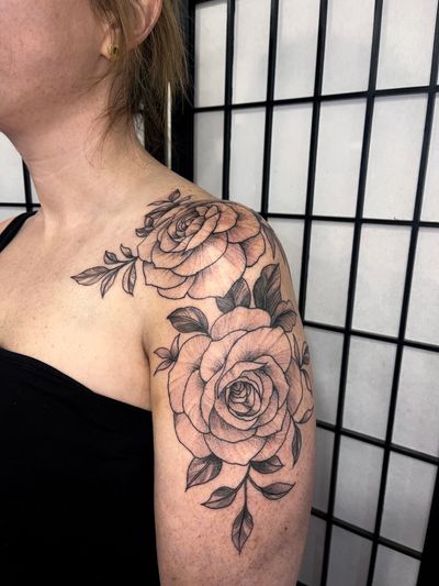 Shoulder of roses for Leanne