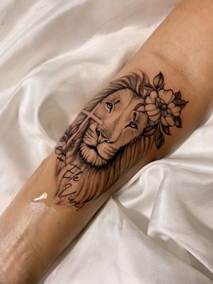 Experience the power and faith with this stunning black and gray illustrative tattoo by Gabriela. The lion symbolizes strength and courage, while the cross represents spirituality and hope.