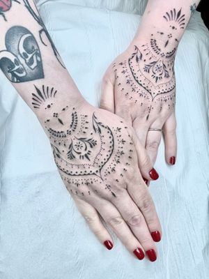 Elegantly designed by Beyza Taser, this delicate blackwork tattoo features intricate ornamental patterns.