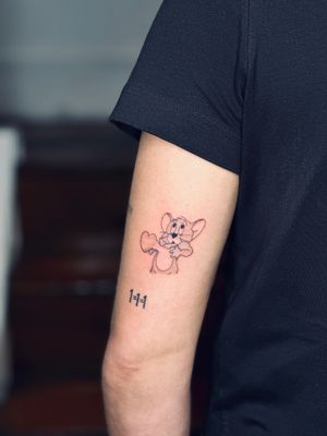 Adorable cartoon tattoo featuring Jerry interacting with Tom, created by the talented artist Tal.