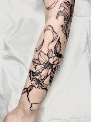 Elegant and intricate blackwork lily tattoo design by renowned artist Beyza Taser. Get a timeless floral piece today!
