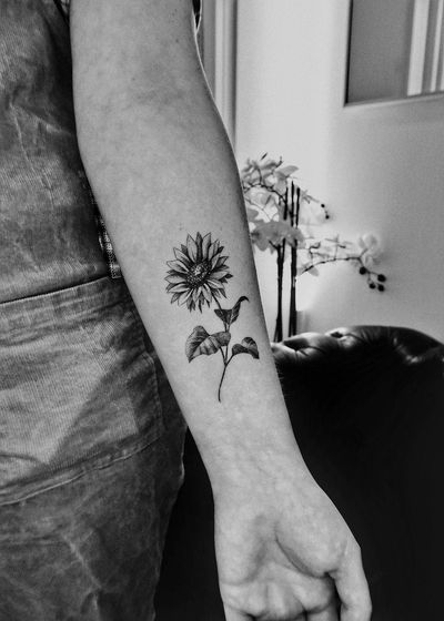 Experience the beauty of nature with this stunning illustrative sunflower tattoo created by the talented artist Math.