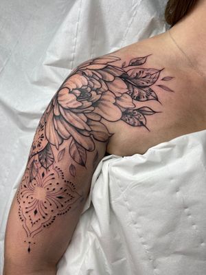 Beautiful floral design by Beyza Taser, featuring a detailed and elegant flower motif. Perfect for those who love nature-inspired tattoos.