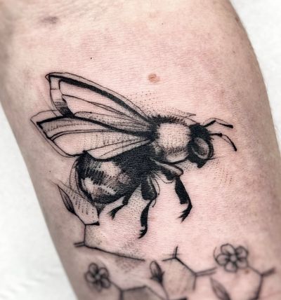 Explore the unique beauty of blackwork with this illustrative bee tattoo crafted by Beyza Taser. A symbol of hard work and community.