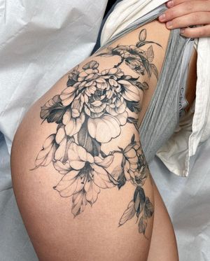 Experience the intricate beauty of dotwork with this illustrative floral tattoo, featuring a stunning chrysanthemum design by the talented artist Beyza Taser.