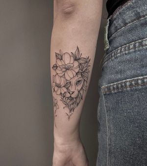 Get a unique and detailed lion and flower tattoo in fine line style by the talented artist Monike. Perfect blend of nature and wildlife art.