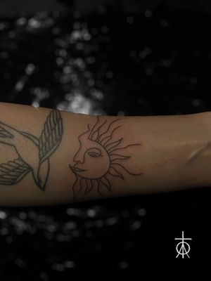Fine Line Sun Tattoo by Claudia Fedorovici at Tempest Tattoo Studio Amsterdam #finelinetattoo #finelinetattooartist #tattooartistsamsterdam #claudiafedorovici #tempesttattooamsterdam 