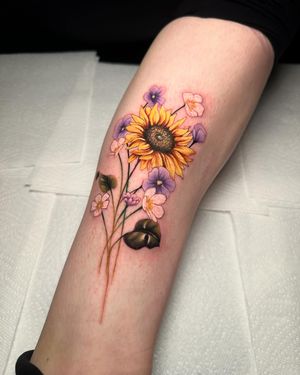 Floral colour realistic beauty by our resident @f.eric_ 🌻
Felipe will be happy to do more tatts in similar style this month! Get in touch! 
Books/info in our Bio: @southgatetattoo 
•
•
•
#floraltattoo #colourrealism #colourrealismtattoo #flowerstattoo #colourtattoo #london #londontattoo #londontattoostudio #southgateink #southgate #sgtattoo #southgatetattoo #londonink #enfield #northlondon #southgatepiercing #amazingink #northlondontattoo 