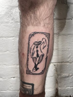 Illustrative and traditional tattoo design featuring a French pierrot with a headless card motif, created by tattoo artist Ludo Matmut.