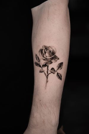 Experience the beauty of black and gray micro realism with this stunning rose tattoo by artist Viola.