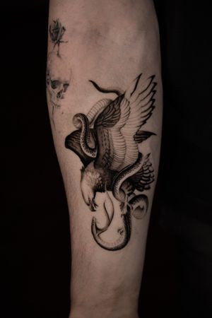 Experience the intricate beauty of micro realism with Viola's black and gray snake and eagle tattoo design.