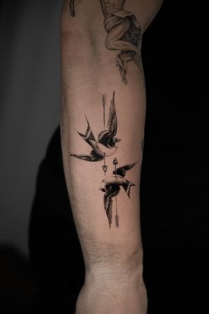 Viola's beautiful black and gray illustrative tattoo featuring a delicate swallow and arrow design. A symbol of freedom and direction.