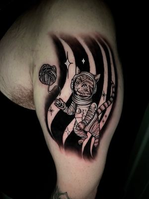 Illustrative tattoo of an astronaut cat, expertly done by Ben Twentyman. Perfect for space lovers and feline enthusiasts alike.
