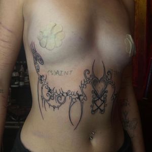 Unique heart design by tattoo artist Zanzi La Vey, blending illustrative and tribal styles.