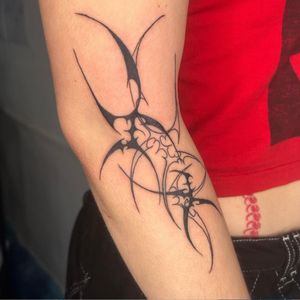 Experience the fusion of ancient tribal aesthetics with modern cyber sigilism in this striking blackwork tattoo by renowned artist Zanzi La Vey.