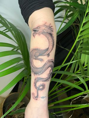 Experience the power and beauty of an illustrative dragon tattoo by jadeshaw_tattoos #tattooart #dragonart #illustrativetattoo
