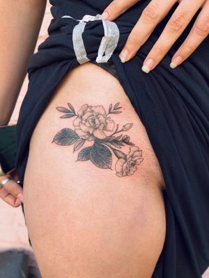 Check out this stunning illustrative flower tattoo by jadeshaw_tattoos. Perfect for a timeless and elegant look.