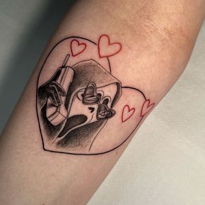 Get chills with this horror-themed illustrative tattoo featuring a ghostly scream inspired by a famous movie. Contact Cristina today for a hauntingly unique design!