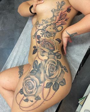 Roses, leaves, jewels & an ornamental perfume bottle heart side piece done in black and grey 