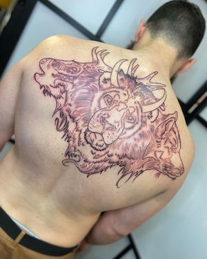 The start of a massive beast project on this beast of a man this was our first session on this project where my client asked me to come up with an animal totem pole type of hybrid beast which could capture all sides of his personality and character traits we still have another three animals