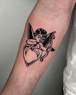 • Cupid • small delicate traditional piece by our resident @nicole__tattoo 
Get in touch to book with Nicole!
Books/info in our Bio: @southgatetattoo 
•
•
•
#cupid #cupidtattoo #traditionaltattoo #oldschooltattoo #oldschoolart #northlondon #londontattoostudio #southgatepiercing #sgtattoo #northlondontattoo #londonink #london #enfield #southgateink #southgate #londontattoo #southgatetattoo #amazingink 