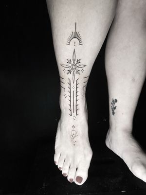 Embrace the beauty of detailed ornamental design with this stunning tattoo by the talented artist Jess.
