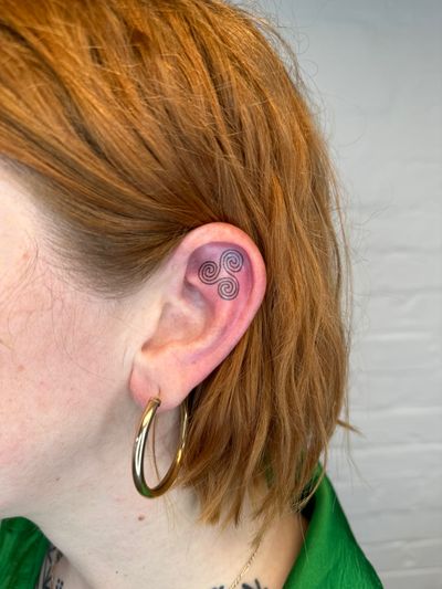 Fine line spiral ear tattoo