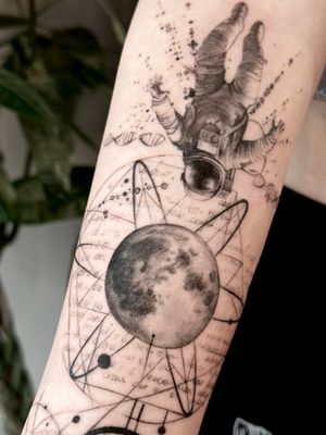 Unique black and gray geometric tattoo featuring a micro-realism moon and astronaut design by Saka Tattoo.