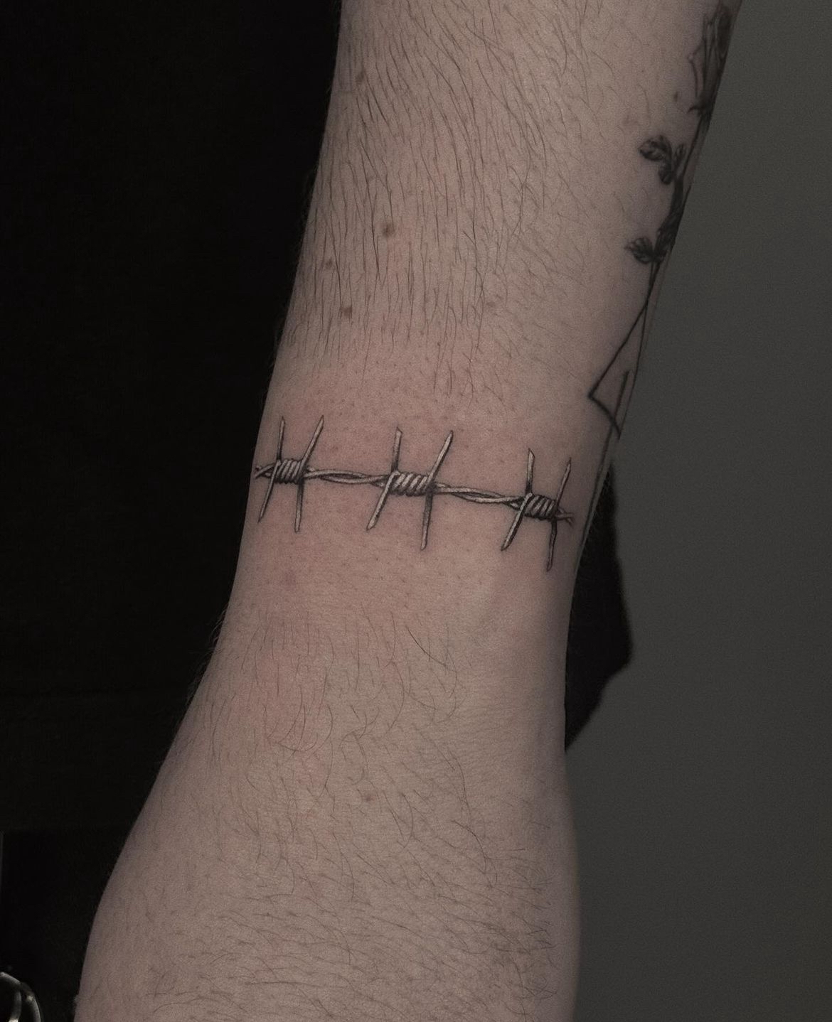 Micro Realism Barbed Wire Tattoo • Tattoodo