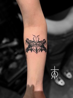 Snake/Butterfly Blackwork and Fine Line Tattoo done by our Artist Claudia Fedorovici #blackworktattoo #finelinetattooartist #claudiafedorovici #tattooartistsamsterdam #tempesttattooamsterdam #customtattoo