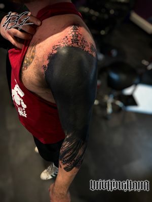 Heavy Blackwork Tattoo By Bobby Grey Progress #blackworktattoo #heavyblacktattoo #blackouttattoo #heavyblackworktattoo #blackworktattooartist #bobbygrey #tattooartistsamsterdam #tempesttattooamsterdam 
