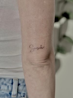 Get a delicate fine line tattoo by Katerina Nireta for a timeless and sophisticated look.