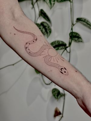 Experience the beauty of a dainty and intricate snake design by Katerina Nireta. Perfect for those who appreciate fine line illustrative tattoos.