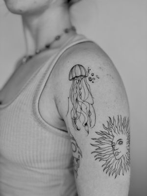 Experience the beauty of a fine line, illustrative jellyfish tattoo by the talented artist, Ruth Hall. A delicate and dainty design that captures the essence of the sea.