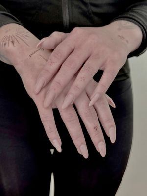 minimalistic finger tattoos