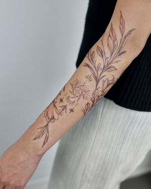 Freehand botanical sleeve and ornament