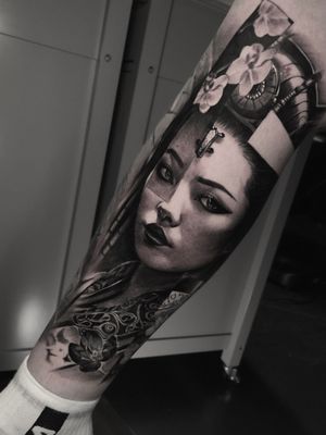 Realistic tattoo of a geisha in black and gray style on the leg