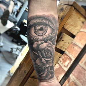 Realism black and grey eye and roses