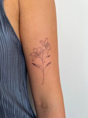 Delicate Lily 
Done at @alma_____studio
Booking: alessia.a.tattoo@gmail.com