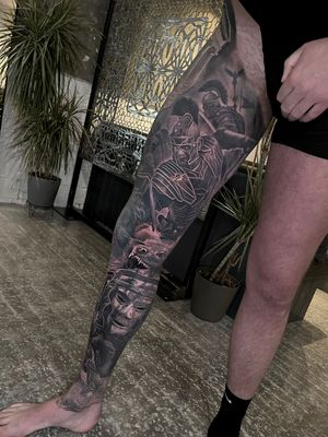 black and grey greek and roman warriors full leg tattoo completed