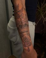 Regal Dove and Crown Sleeve