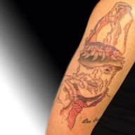 ? ? #tattoo #tattoos #ink #inked #tatuaje #tatuajes #tattooed #tattooart #art #tattooartist #tattooer #tattooist #tattooer #tattoolife #tattoostyle #tattooideas #tattoodesign #hunter #leecrabb #dinotopia