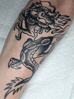 Show me...DRAGON!!! Thanks, Pepper! @stardust.tattoos #americantraditionaltattoo #americantraditional #traditionaltattoo #tradwork #skinarttraditional #ladytattoers #oldschool #flashtattoo #chs #cofc #chucktown #kingstreet #parkcircle #summerville #northcharleston #holycity #dragon #inked #tatted