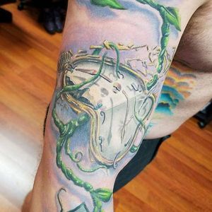 Incredible Salvatore Dali melting clock piece he added to an ongoing sleeve project. #nyc #ny #newyork #color #clock #clocktattoo #dali #daliclock #salvatoredali 