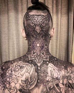 @studioblancotattoo 
#necktattoo #headtattoo #ink #inked #inkedmag #tattoo #tattodo #tattooed #tattoolife #mandala #mandalatattoo #tatuering #ringvägen85