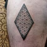 Last flash of 2022 🌌 Thank you so much @angelo_r_nardella 🙏 Wish you good luck and blessings 🍀 . . . . #flashtattoo #geometrictattoo #patterntattoo #thightattoo #geometricink #inklife #londontattoo #londontattooartist #londonink